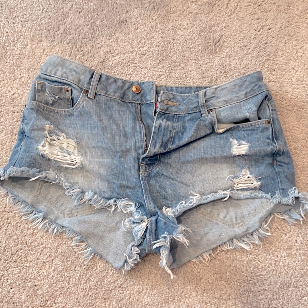 Super cute distressed shorts size 10